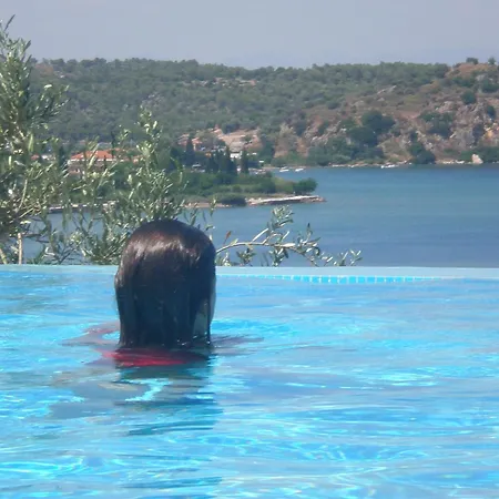 Aparthotel Yialasi 3*