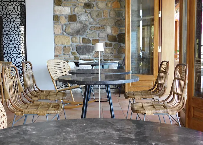 Aparthotel Yialasi 3*